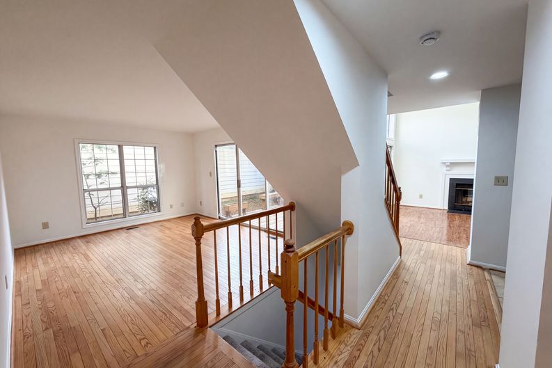 Photo 7 of 27 of 8509 Ivoryton Way, Montgomery Village, MD