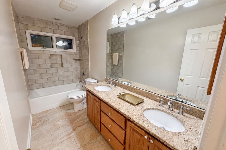Photo 14 of 41 of 3805 Lenna Dr, Snellville, GA