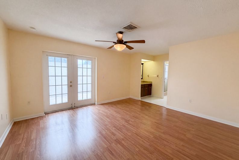 Photo 15 of 40 of 1301 Lucaya Ave, Venice, FL