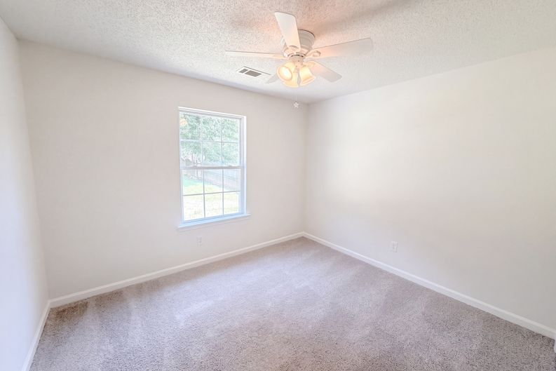 Photo 17 of 25 of 2506 Marixa Dr, Statham, GA