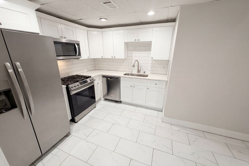 Photo 9 of 44 of 4000 Amberley Ln, Marietta, GA