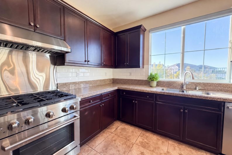 Photo 6 of 33 of 37601 Ficus Ct, Palmdale, CA