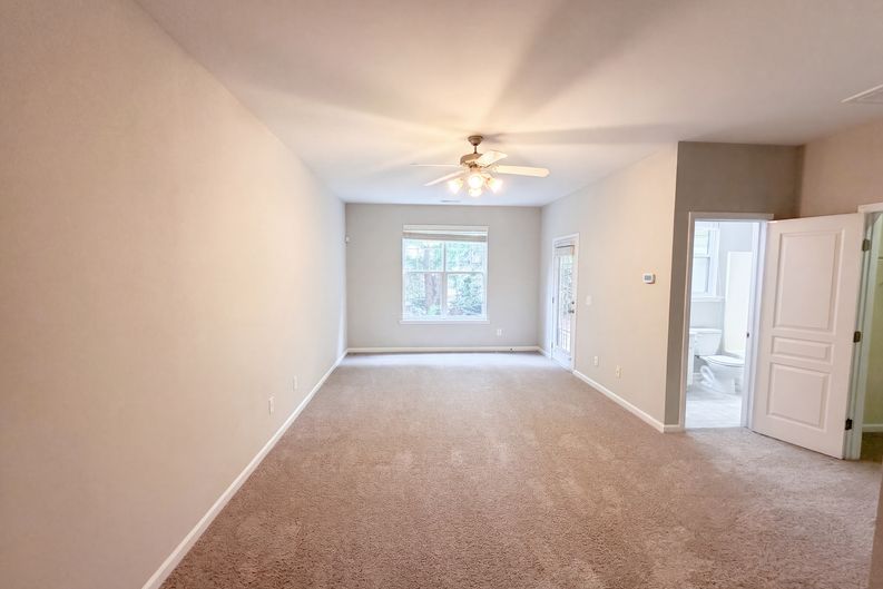 Photo 4 of 18 of 5108 Lady Of The Lake Dr, Raleigh, NC