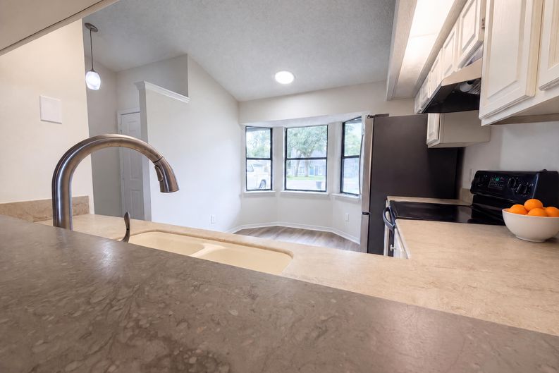 Photo 9 of 23 of 8048 Kilwinning Ln, Jacksonville, FL