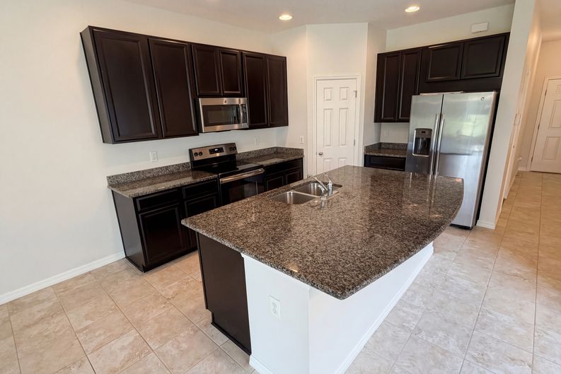 Photo 12 of 29 of 7070 Woodchase Glen Dr, Riverview, FL
