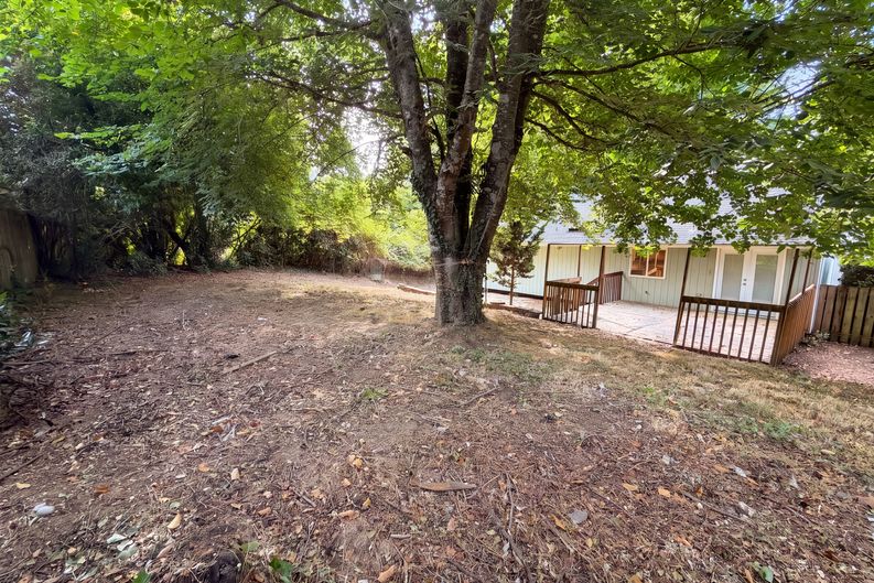 Photo 14 of 16 of 845 SE 8th St, Gresham, OR