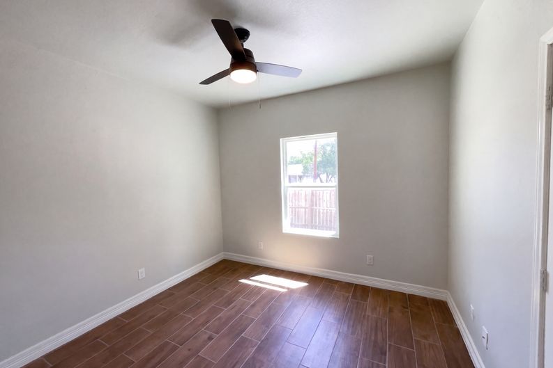 Photo 4 of 18 of 102 Bowdoin St, San Antonio, TX