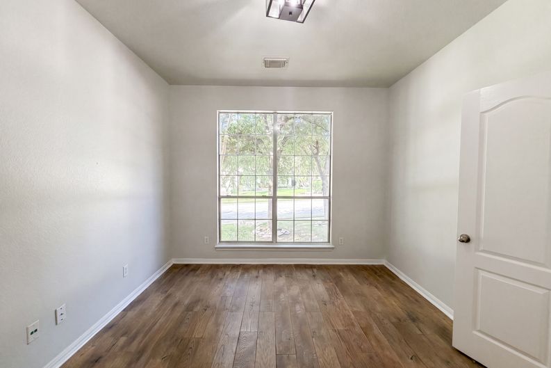 Photo 7 of 22 of 2404 Danciger Ln, Cedar Park, TX