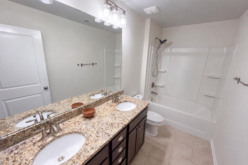 Photo 13 of 17 of 5015 Sea Cliff Ln, Lancaster, SC