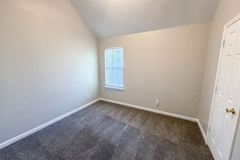 Photo 11 of 26 of 3045 Stonebridge Creek Dr, Lithonia, GA
