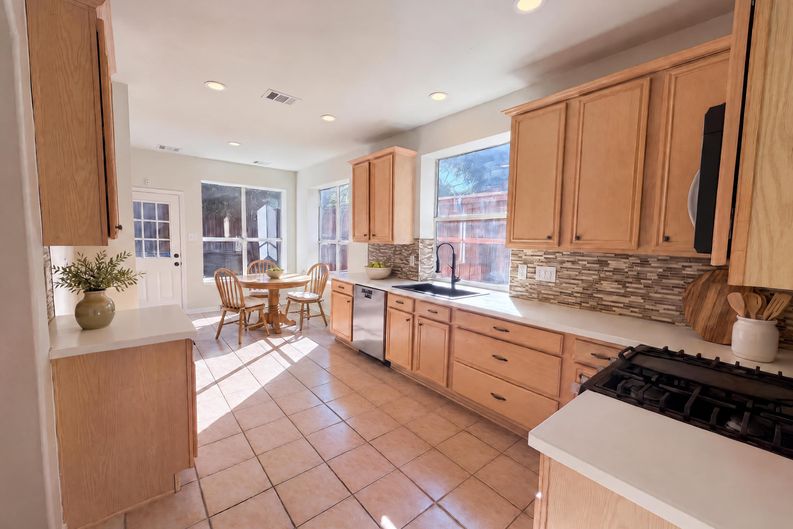 Photo 10 of 31 of 6208 Branchwood Trl, Flower Mound, TX