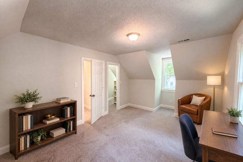 Photo 11 of 18 of 624 Van Thomas Dr, Raleigh, NC