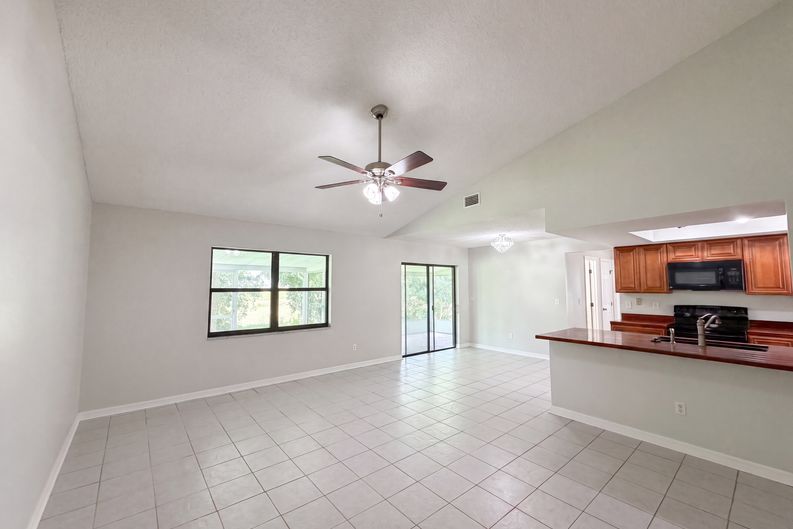 Photo 9 of 29 of 15226 SW 39th Cir, Ocala, FL