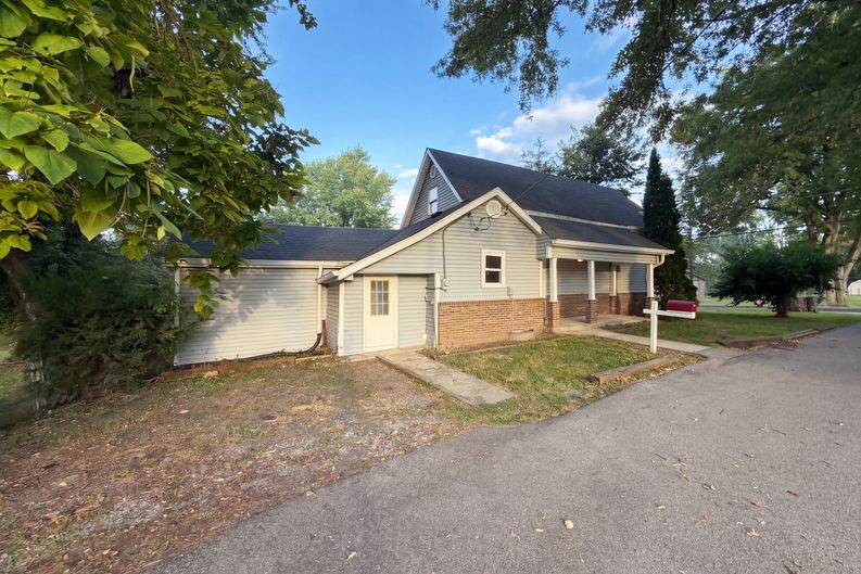 Photo 15 of 21 of 207 E Park St, Trafalgar, IN