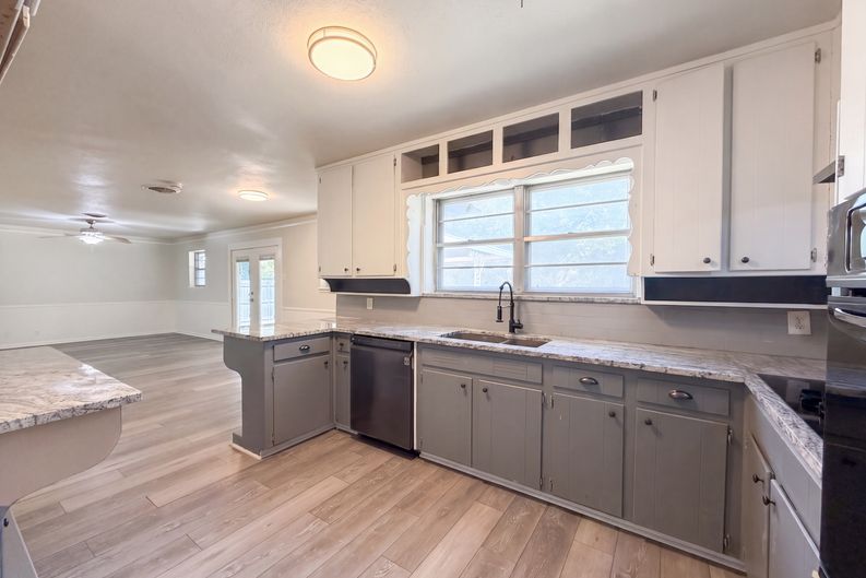 Photo 10 of 25 of 5421 Bonnie Wayne St, Haltom City, TX