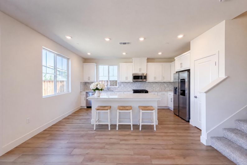 Photo 16 of 49 of 5699 Kusnick Ave, Tracy, CA