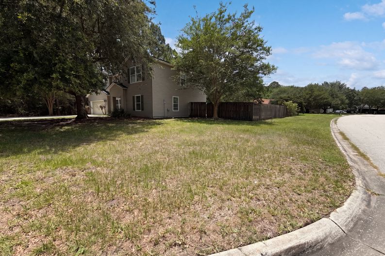 Photo 24 of 27 of 7002 Beekman Lake Dr, Jacksonville, FL