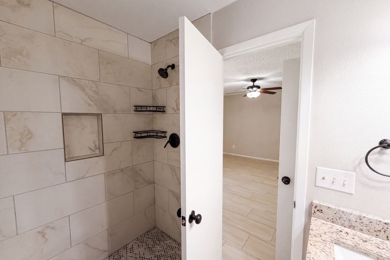 Photo 10 of 17 of 922 Meadowdale Cir, Garland, TX
