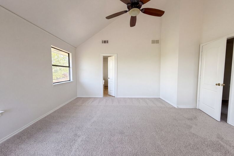 Photo 4 of 23 of 7632 Westwind Dr, Fort Worth, TX