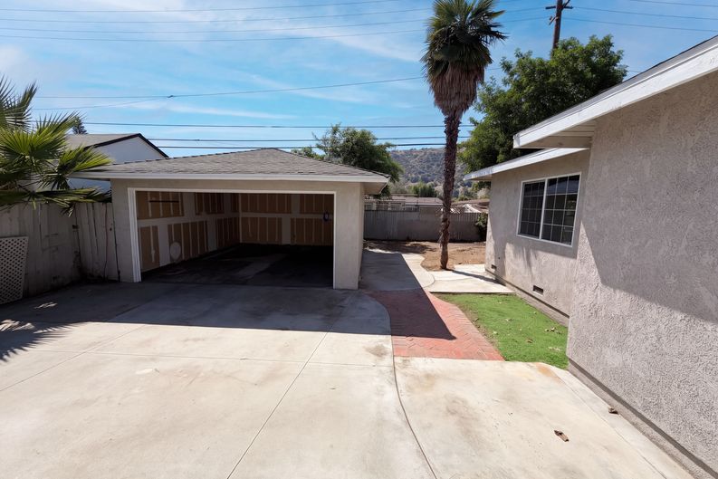 Photo 5 of 44 of 1844 Fleming St, Pomona, CA