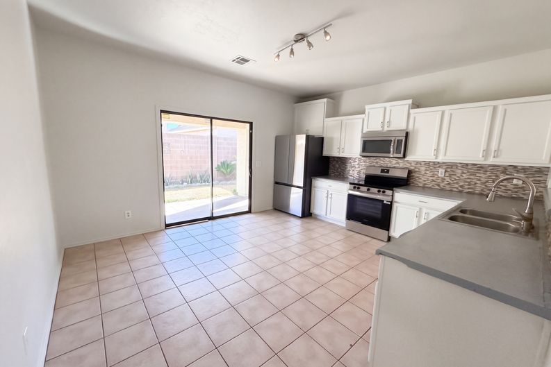 Photo 18 of 24 of 719 W Lydia Ln, Phoenix, AZ