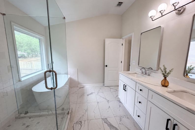 Photo 10 of 23 of 3718 Park Hill Cir, Loganville, GA