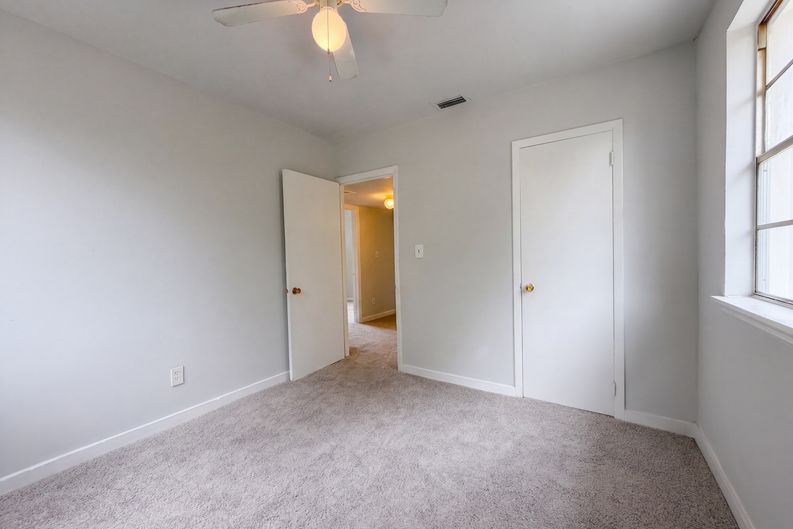 Photo 9 of 17 of 8951 Adams Ave, Jacksonville, FL