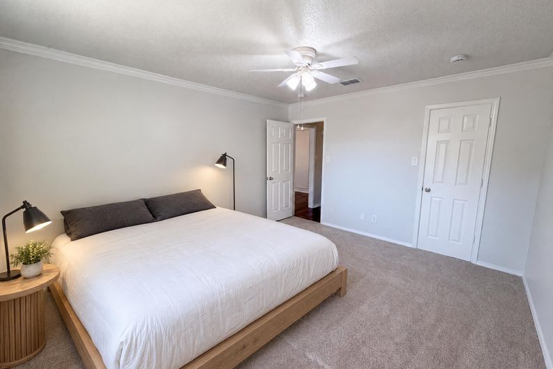 Photo 14 of 27 of 1208 Hillcrest Dr, Euless, TX