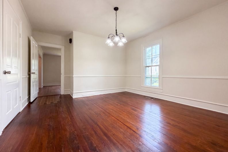 Photo 6 of 26 of 216 E Horne St, Clayton, NC