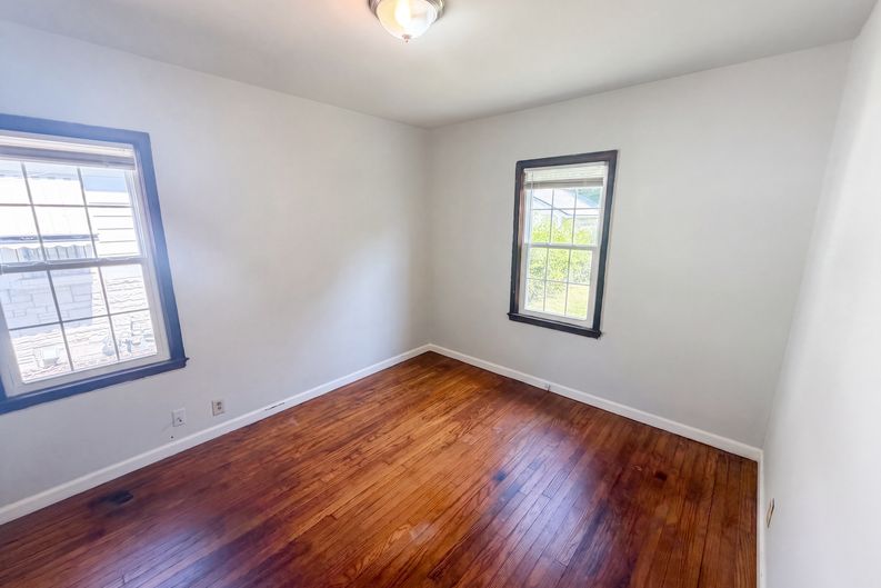 Photo 4 of 21 of 4915 Ralston Ave, Indianapolis, IN