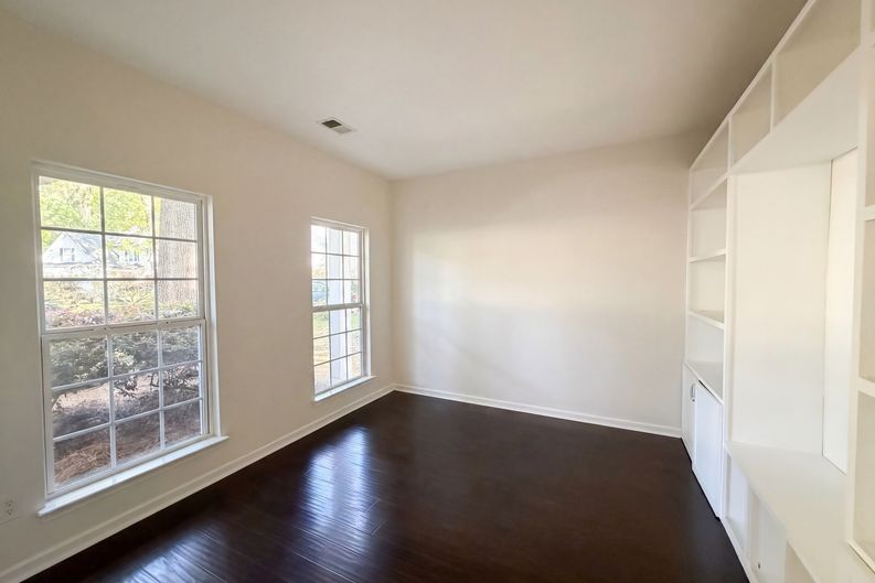 Photo 12 of 27 of 8692 Hickory Creek Ct, North Charleston, SC