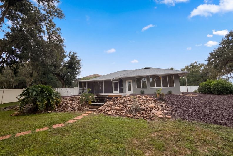 Photo 5 of 29 of 219 Willow Bend Pkwy, Lutz, FL