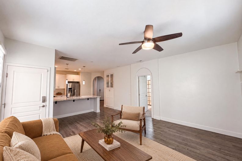 Photo 8 of 28 of 4920 Ocean Ln, Elk Grove, CA