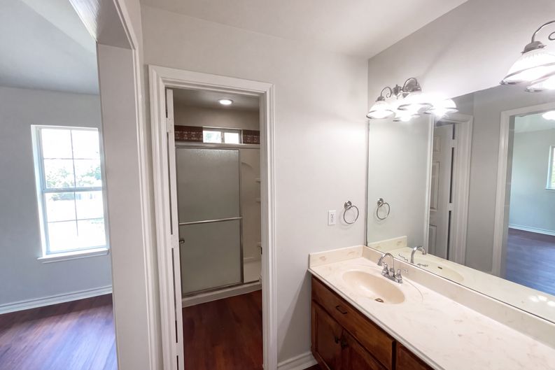 Photo 10 of 22 of 2106 Geneva St, Castroville, TX