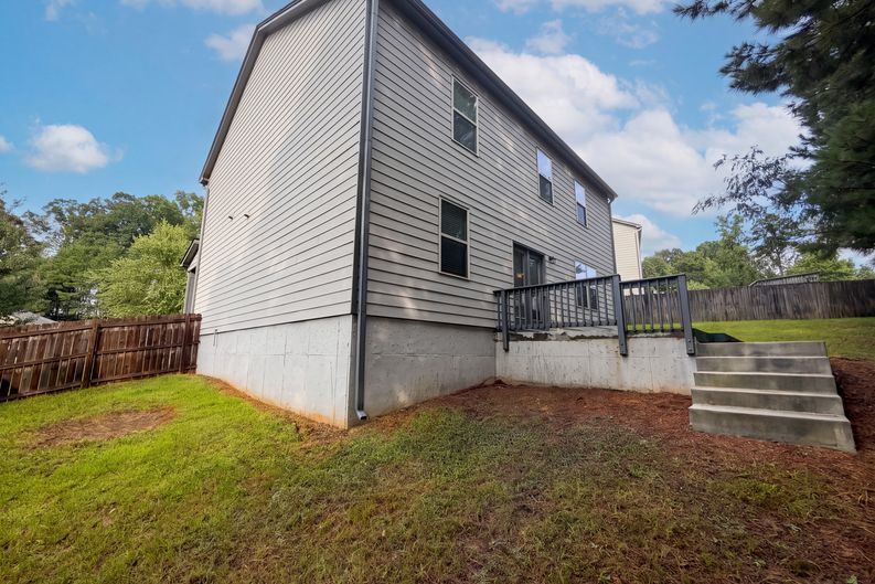 Photo 20 of 22 of 611 Dodson Lake Ct, Fairburn, GA
