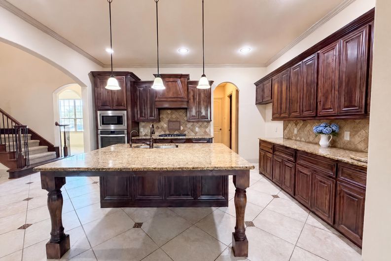 Photo 10 of 34 of 4905 Palm Springs Dr, McKinney, TX
