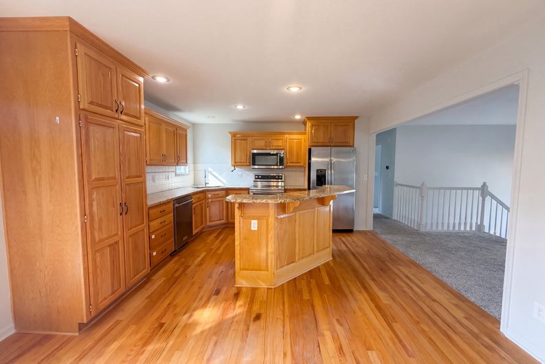 Photo 16 of 22 of 403 S Lakeshore Dr, Raymore, MO