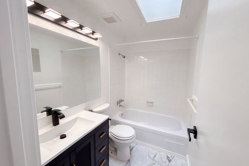 Photo 19 of 29 of 9232 NE 139th St, Kirkland, WA