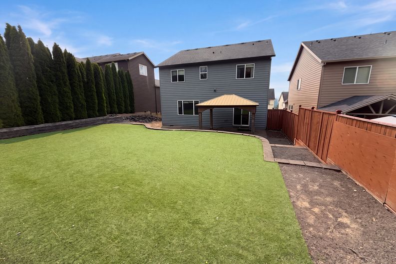 Photo 5 of 27 of 13049 SE Meadehill Ave, Happy Valley, OR