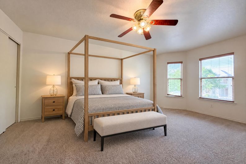 Photo 13 of 19 of 121 Springtree Fld, Cibolo, TX