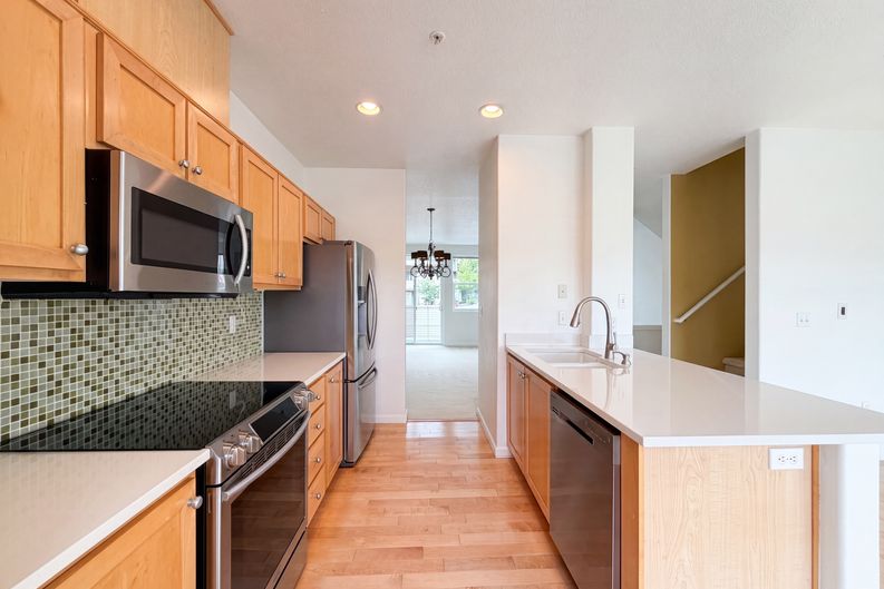 Photo 7 of 26 of 15485 SW Sparrow Loop, Beaverton, OR