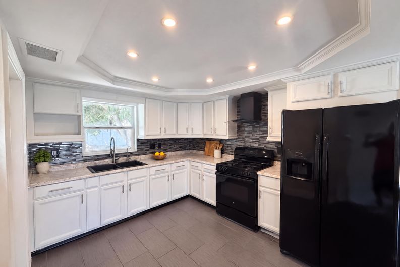 Photo 12 of 22 of 645 10th Pl, Safety Harbor, FL