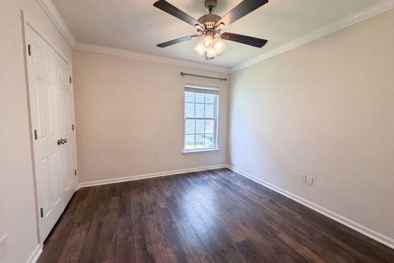 Photo 8 of 17 of 211 Emerald Isle Dr, Moncks Corner, SC