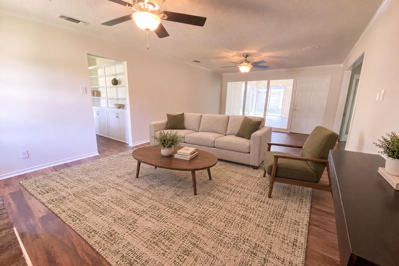 Photo 3 of 35 of 1607 Timberline Dr, Henderson, TX