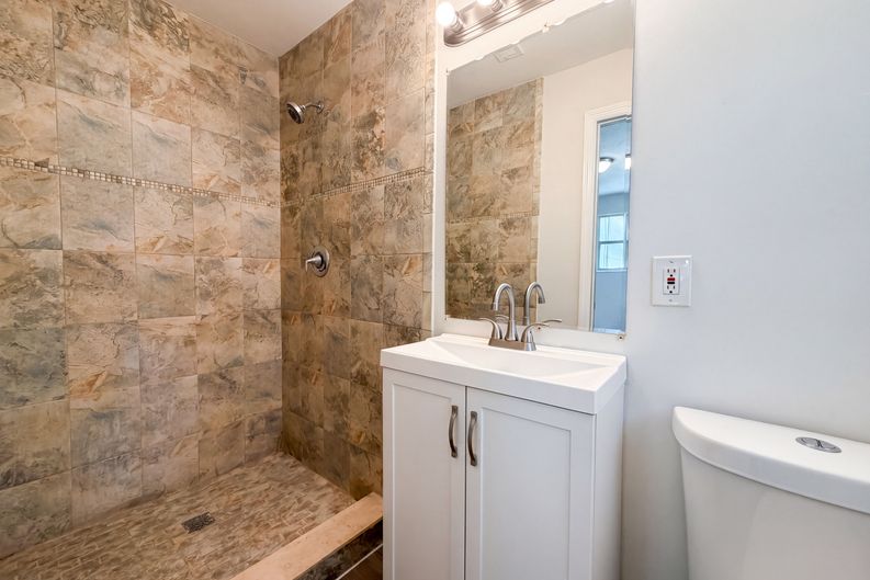 Photo 13 of 19 of 7361 Proxima Rd, Jacksonville, FL