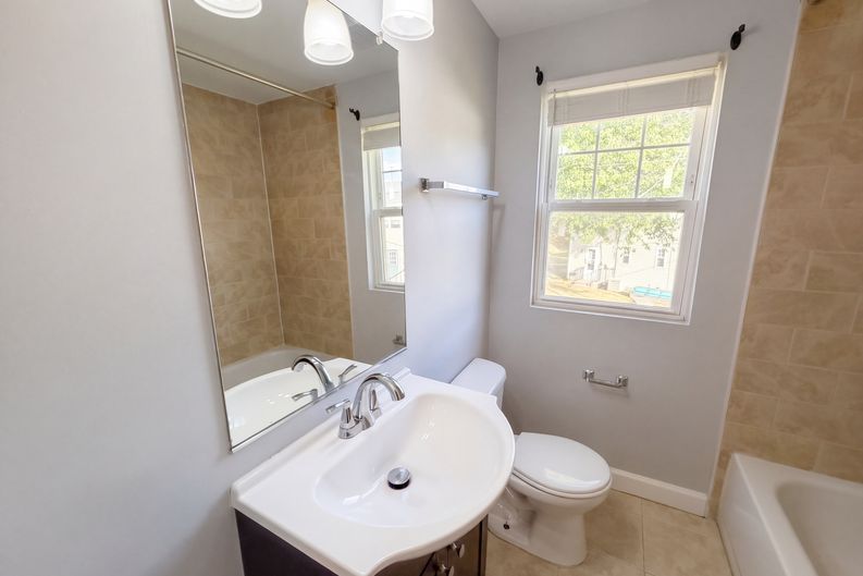Photo 12 of 20 of 6940 Hawthorne St, Hyattsville, MD
