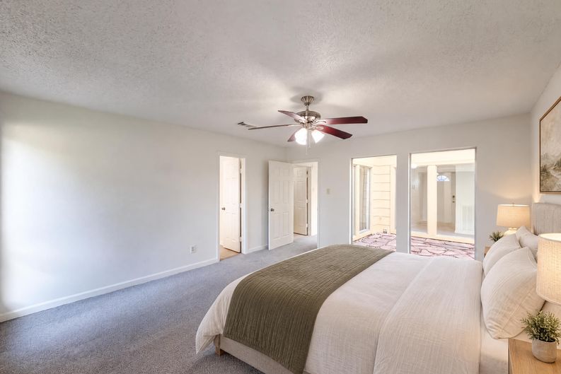 Photo 4 of 17 of 15803 Dunmoor Dr, Houston, TX