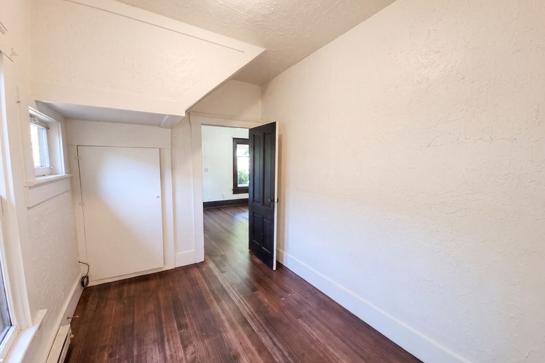 Photo 10 of 29 of 1011 Almaden St, Eugene, OR