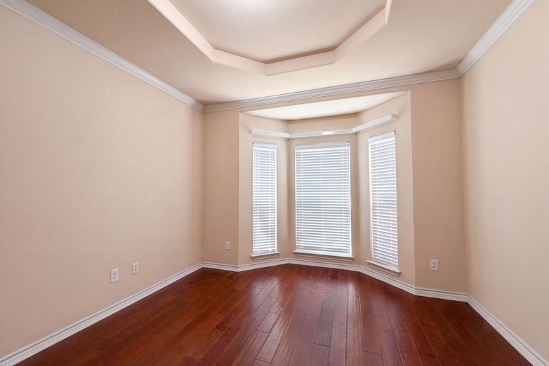 Photo 10 of 29 of 409 Lone Oak Ct, Kennedale, TX