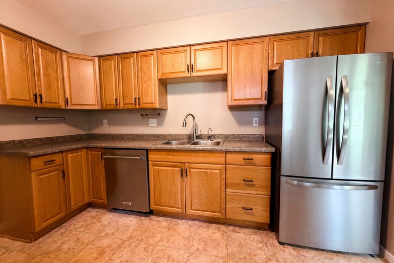 Photo 6 of 24 of 18220 Duck Lake Trl, Eden Prairie, MN